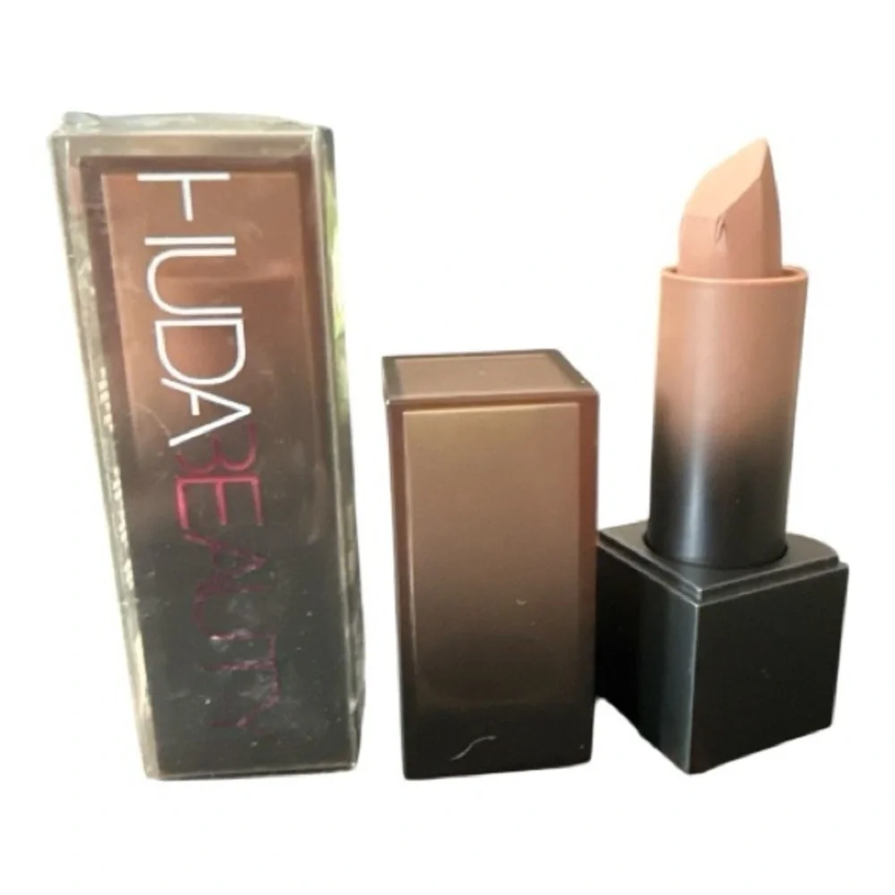 HUDA BEAUTY Bossy Browns Goal Digger Lipstick